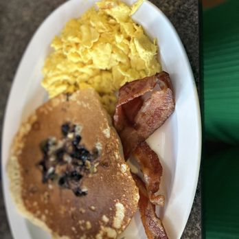 Winchell's - Bacon scrambled eggs and blueberry chocolate chip pancake - American Near Me - Lexington, Kentucky