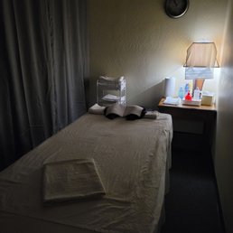 Not the cutest room but it'll do. Not the cutest room but it'll do.