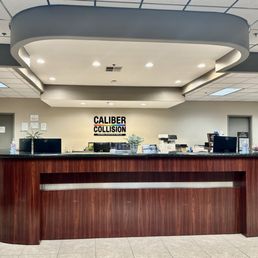 Well-Designed, Attractive Service Desk! Well-Designed, Attractive Service Desk!