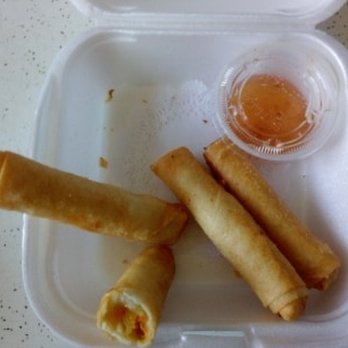 Kinaree Thai Restaurant - This is what I received for spring rolls.... 4 for $7.50  ~~~~~  Wee Willie's winkee is bigger than one of these!!! - Thai Near Me - Courtenay, British Columbia