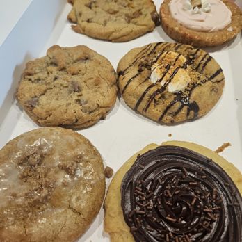 Crumbl - Clackamas - Bakeries Near Me - Clackamas, Oregon