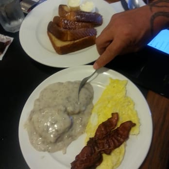 Black Rock Cafe - Eggs bacon biscuits and gravy - Cafes Near Me - Pahoa, Hawaii