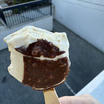 Rainbow Ice Cream - Halfway finishing my KitKat chocolate bar - Ice Cream & Frozen Yogurt Near Me - Burnaby, British Columbia Rainbow Ice Cream - Halfway finishing my KitKat chocolate bar - Ice Cream & Frozen Yogurt Near Me - Burnaby, British Columbia