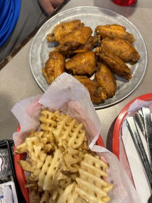 Pluckers Wing Bar by null