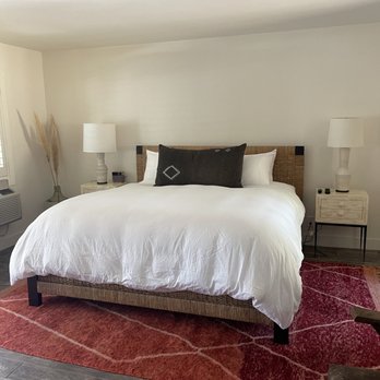 Hotel Ynez - Cozy king bed with the softest sheets and mattress - Hotels Near Me - Solvang, California