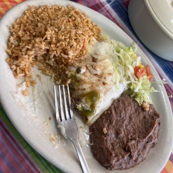 Chile Tomate & Cebolla Mexican Restaurant - Sour cream chicken enchiladas - Mexican Near Me - San Antonio, Texas Chile Tomate & Cebolla Mexican Restaurant - Sour cream chicken enchiladas - Mexican Near Me - San Antonio, Texas
