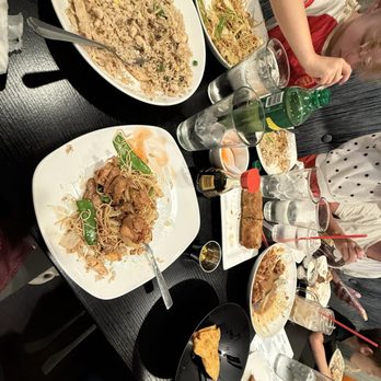 Que Viet - Yum spread - Vietnamese Near Me - Minneapolis, Minnesota