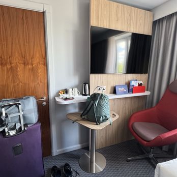 Holiday Inn Express - Hotels Near Me - Windsor, WNM