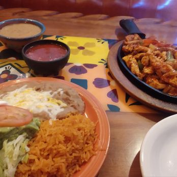 Mi Pueblo-Petaluma - Chicken fajitas - Tacos Near Me - Petaluma, California Mi Pueblo-Petaluma - Chicken fajitas - Tacos Near Me - Petaluma, California