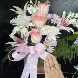 Red Roof Flowers & Gifts - Mother's Day Bouquet