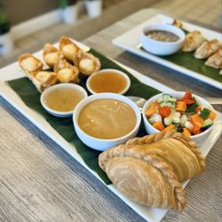 Sukho Thai Restaurant - Chicken fried wonton(5pc) Chicken curry Puff (3pc)