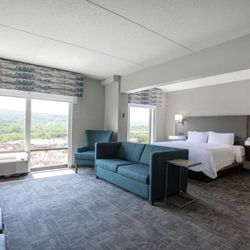 Hampton Inn Bedford - Guest room