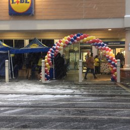 Grand opening! Grand opening!