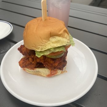 ART SoHo - Hot chicken sandwich - Cocktail Bars Near Me - New York, New York
