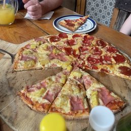 1/2 pepperoni 1/2 Hawaiian. Pretty good