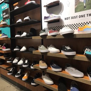 classic black and white adidas