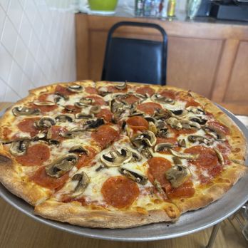 Togos Kitchen Pizza - Pepperoni pizza with mushrooms - Pizza Near Me - Vista, California Togos Kitchen Pizza - Pepperoni pizza with mushrooms - Pizza Near Me - Vista, California