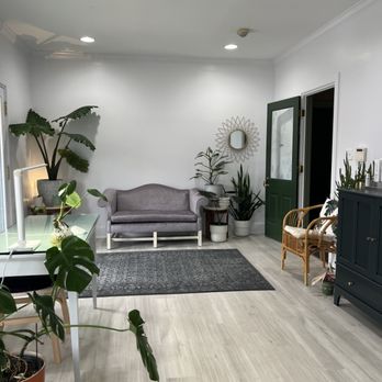 Cynthia's Skincare Studio - Spacious waiting area - Skin Care Near Me - Dallas, Texas Cynthia's Skincare Studio - Spacious waiting area - Skin Care Near Me - Dallas, Texas