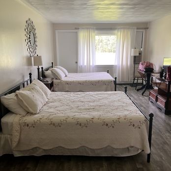 Speakeasy Saloon & Resort - Large room - Resorts Near Me - Union Dale, Pennsylvania