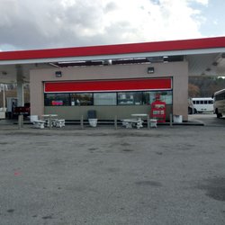 E-Z Stop Food Mart - not the fresco-est dining al fresco, but it'll do