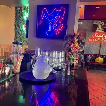 Seafood Mania - Ambiance - Seafood Near Me - Oceanside, New York Seafood Mania - Ambiance - Seafood Near Me - Oceanside, New York