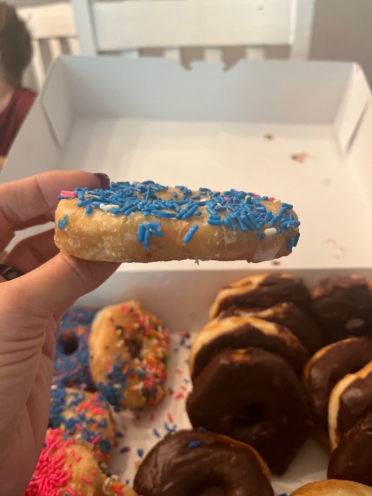 Daylight Donuts Logo