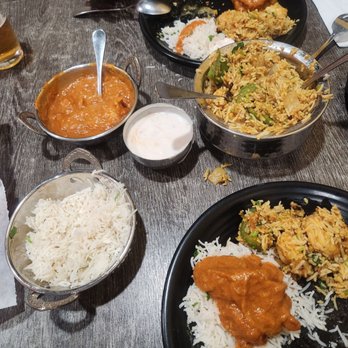 Indian Cafe - Butter Chicken with Rice and Shrimp Biryani - Indian Near Me - Manteca, California