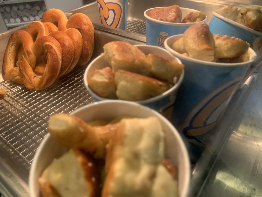 AUNTIE ANNE’S Bakeries 55 Parsonage Rd, Edison, NJ Restaurant Reviews Phone Number