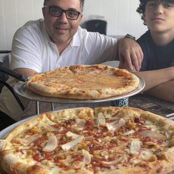 Hunnypie Smallbatch Pizza Pies - The owner of Hunnypie Small Batch, Upside Down Pineapple Pie  and a House Pie - Pizza Near Me - Springfield, Pennsylvania