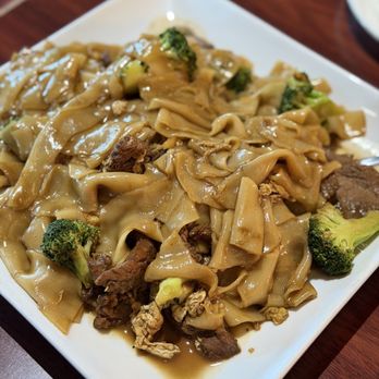 Simply Thai Restaurant - 9/27/26 Pad 19. Phad Se-Ew with beef - Thai Near Me - Tukwila, Washington Simply Thai Restaurant - 9/27/26 Pad 19. Phad Se-Ew with beef - Thai Near Me - Tukwila, Washington