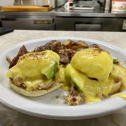 Ann's Sunshine Cafe - Crab Benedict with country potatoes
