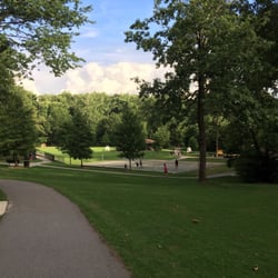 Glenlake Park - Basketball court and park landscape
