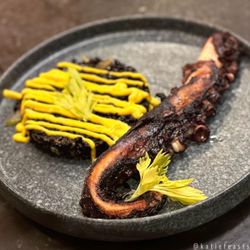 Debajo - Grilled octopus with black rice