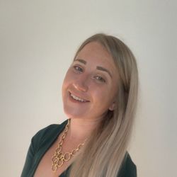 Tegan Dunk Vantage Realty
