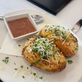 Amore Fine Dining & Spirits - Famous garlic bread - Seafood Near Me - Montgomery, Texas