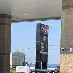 OnCue 117 - Road sign and pumps