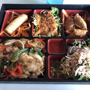 Bua Thai - Drunken Noodle Tray - Thai Near Me - Leesburg, Virginia