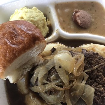 Veronica's Cafe - Hamburger steak w/mash potatoes - Cajun/Creole Near Me - Carencro, Louisiana