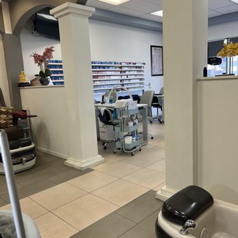 Cali Nails & Spa - Clean and inviting atmosphere - Nail Salons Near Me - Corona, California Cali Nails & Spa - Clean and inviting atmosphere - Nail Salons Near Me - Corona, California