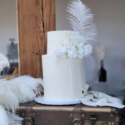 Tee Tee's Sweets - Old Hollywood themed cake.