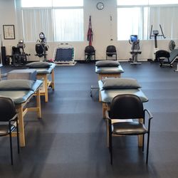 AzOPT Glendale - Arizona Orthopedic Physical Therapy - Treatment room
