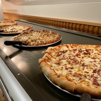 Gallagher's Pizza - Green Bay - a row of pizzas - Pizza Near Me - Green Bay, Wisconsin Gallagher's Pizza - Green Bay - a row of pizzas - Pizza Near Me - Green Bay, Wisconsin