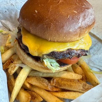 Hennessey's Tavern - Kids burger. - Pubs Near Me - Dana Point, California
