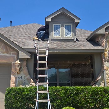 Wow General Contractors - Before new paint, roofing and gutters. - Siding Near Me - Carrollton, Texas Wow General Contractors - Before new paint, roofing and gutters. - Siding Near Me - Carrollton, Texas