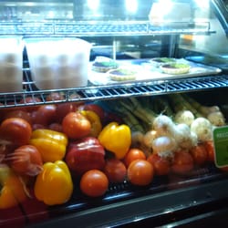 Truck 2 Food - Stocks de légumes dans la vitrine du camion.