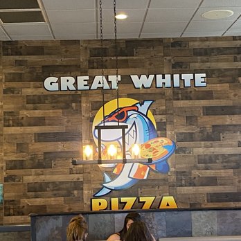 Great White Pizza - Pizza Near Me - Panama City Beach, Florida