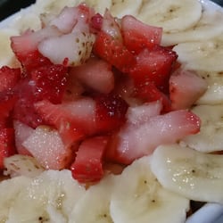 Rangos Restaurante - Acai shaved ice with strawberries and banana, R$12.
