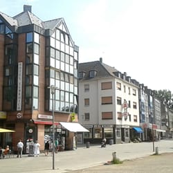 Einkaufsstraße Bonner Straße - Einkaufsstraße in der Bonner Straße in Düsseldorf-Holthausen
