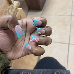 Q Nails - D