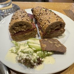 Bäckerei-Konditorei- - Salami sandwich - delicious